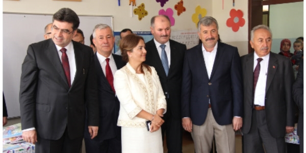 Olmayan bakan yardımcıları makam kullanıyor