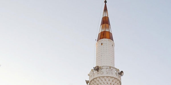 Ezan i�in kullan�lan amfileri �ald�lar!