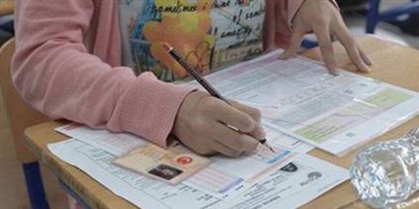 YDS'de kopya: 6 zanl� tutuksuz yarg�lanacak