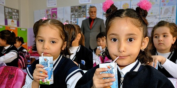 ��rencilere haftada 3 g�n s�t da��t�lacak