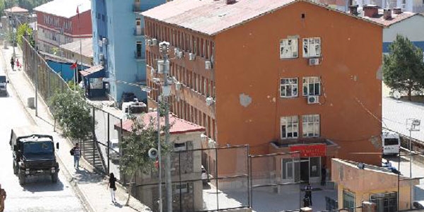 Kaymakamlık ve emniyete ses bombası