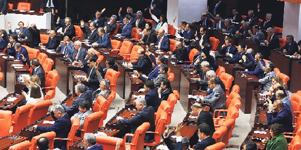 İkinci torba yasa için düğmeye basıldı