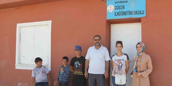 Okulu öğretmenler temizliyor