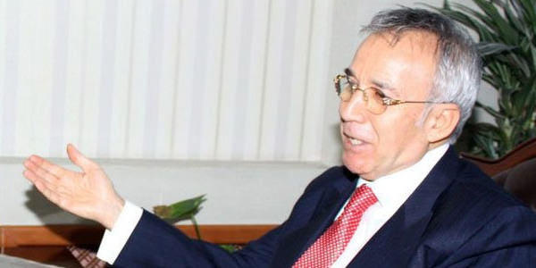 Hastane odasında, Valiler kararnamesi muhabbeti