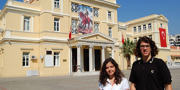 �nl�ler bu okuldan ge�ti