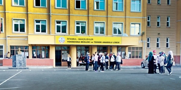 Onlar�n okulu cumartesi-pazar