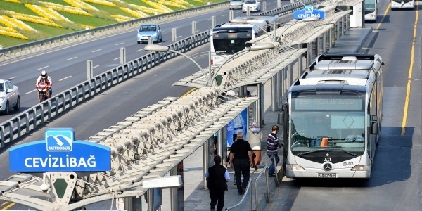 Metrobüsteki yoğunluğa 'bilimsel' çözüm