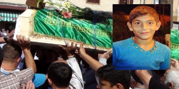 Üzerine kale direği devrilen öğrenci hayatını kaybetti
