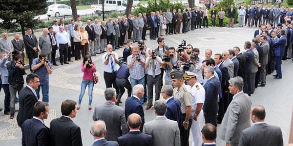 Yeni vali kuyruğu