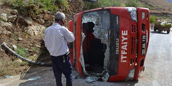 İtfaiye ekipleri kaza yaptı: 2 yaralı