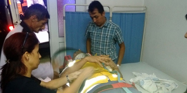 Ambulans� durdurup personelini d�vd�ler!