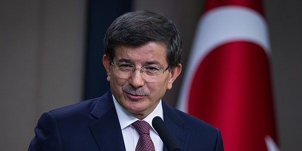 Davuto�lu da kurban�n� K�z�lay'a verdi