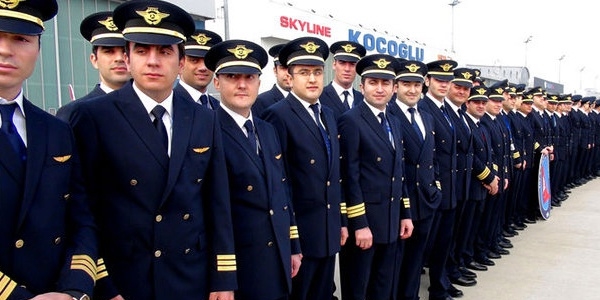 THY, pilot a����n� kapatmak i�in okul kurdu