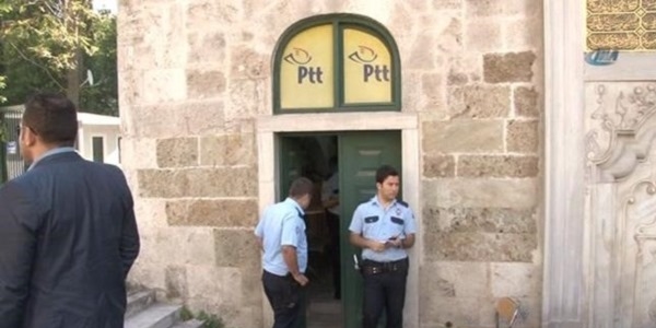 Beyo�lu PTT �ubesinde silahl� soygun