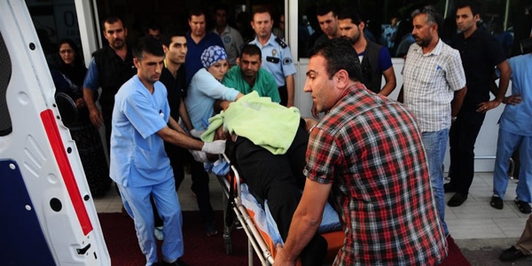 Şizofreni hastası, iki polisi bıçakla yaraladı
