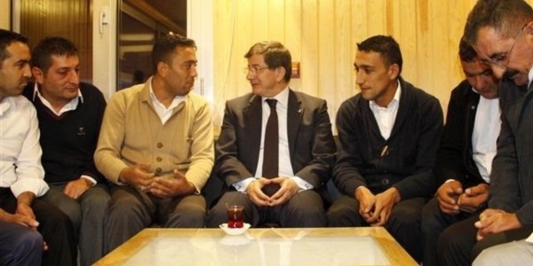 Davutoğlu gece taksicileri ziyaret etti