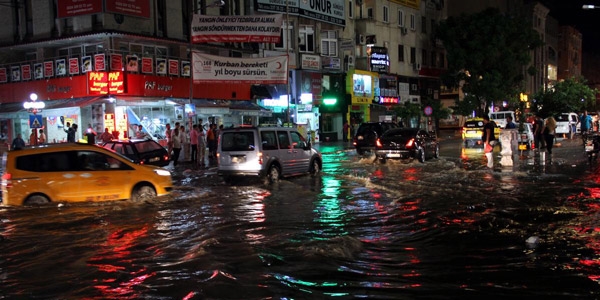 Bir çok ilde şiddetli yağış etkili oluyor