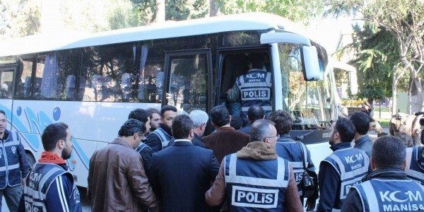 Antalya'da 14 polis gzaltna alnd