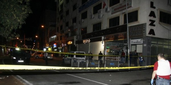 Kaymakaml�k binas�na bombal� sald�r�