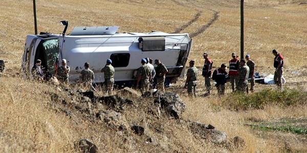 Askeri araç devrildi: 1 şehit, 3 asker yaralı