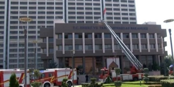 Enerji Bakanl���'nda yang�n pani�i