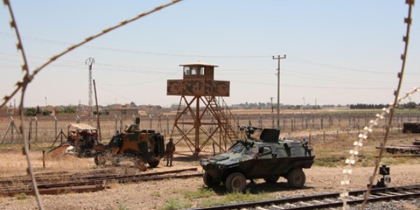 Sınırda Özel Harekat Müdürü başından yaralandı
