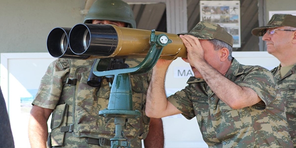 Orgeneral Akar, sınır birliklerini denetledi