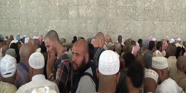 Hacılar, 50 derece sıcağa aldırmadan şeytan taşladı