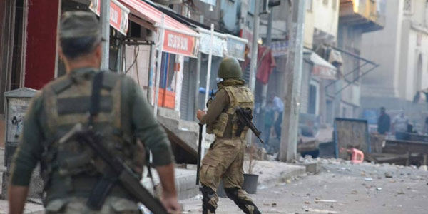 �stanbul'da asker �ehre indi