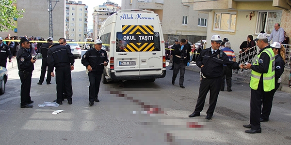 Okul servisi deh�eti: 2 �l�