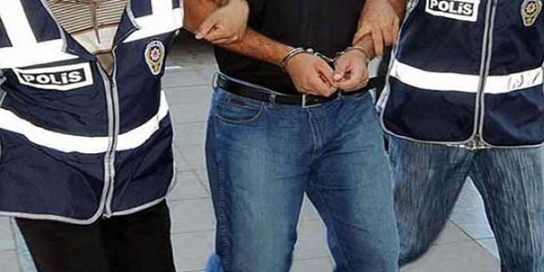 Türk bayrağı yakanlardan 1'i tutuklandı