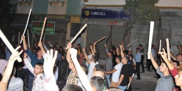 Eylemlerde 4 kişi öldü, 7'si polis 28 kişi yaralandı