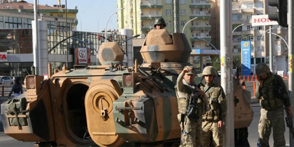Diyarbakır'da asker şehirden çekildi
