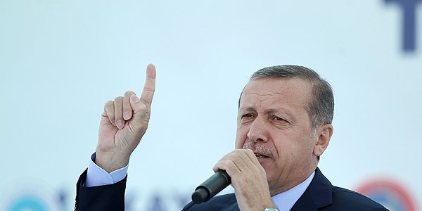 Kürt çocukları cahil kalsın diye yakıyorlar