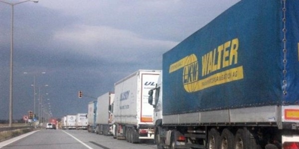 Kapıkule'de altı kilometre TIR kuyruğu oluştu