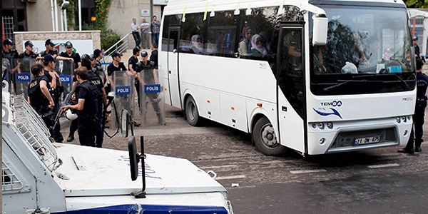 Diyarbak�r'da 45 ki�i tutukland�