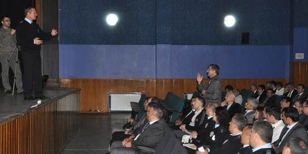 Okul önünde bekleyen 27 kişiye 180'er lira ceza!