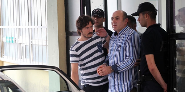 Tutuklu polisler Silivri'ye sevk edildi