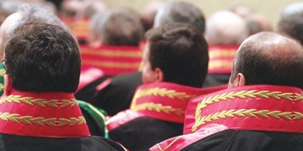 İdari hakimlere sınavsız fakülte