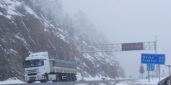 Ovit Dağı geçidi ulaşıma kapatıldı