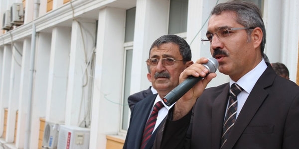 Çaycı olarak işe girdi, müdür olarak emekli oldu
