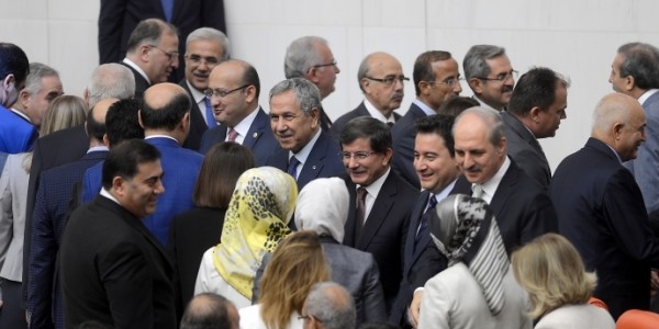 Vekilden Davutoğlu'na: Biraz da biz yalakalık yapalım