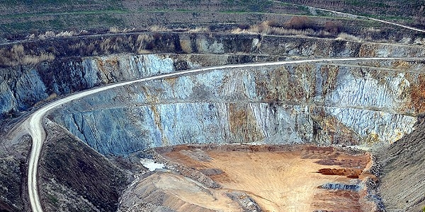 Ter�ristler patlay�c� y�kl� kamyonu ka��rd�