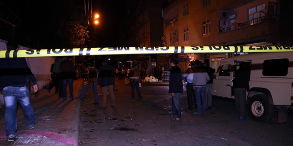 Eşinin yanında vurulan astsubayın durumu kritik