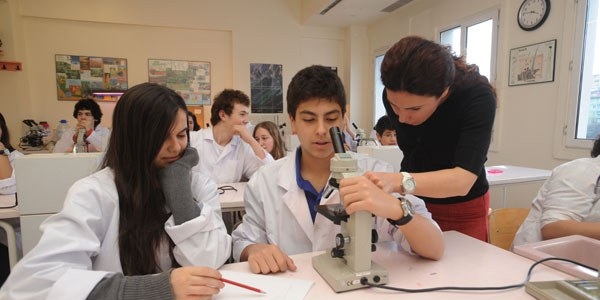 MEB'e geçen öğretmenler Meclis'ten yardım istedi