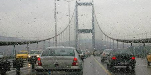 Sağanak yağış İstanbul'da etkili oluyor