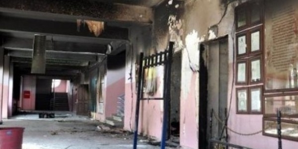 Yakılan okulları kendi imkanlarıyla onardılar