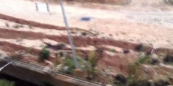 Okulun istinat duvarı çöktü