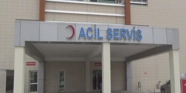 �niversite ��rencileri yemekten zehirlendi