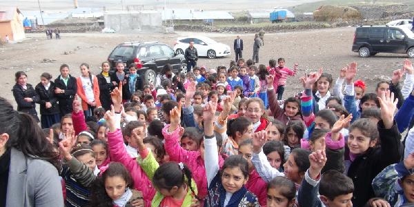 Karde� okula 'Bir damla da sen ol'